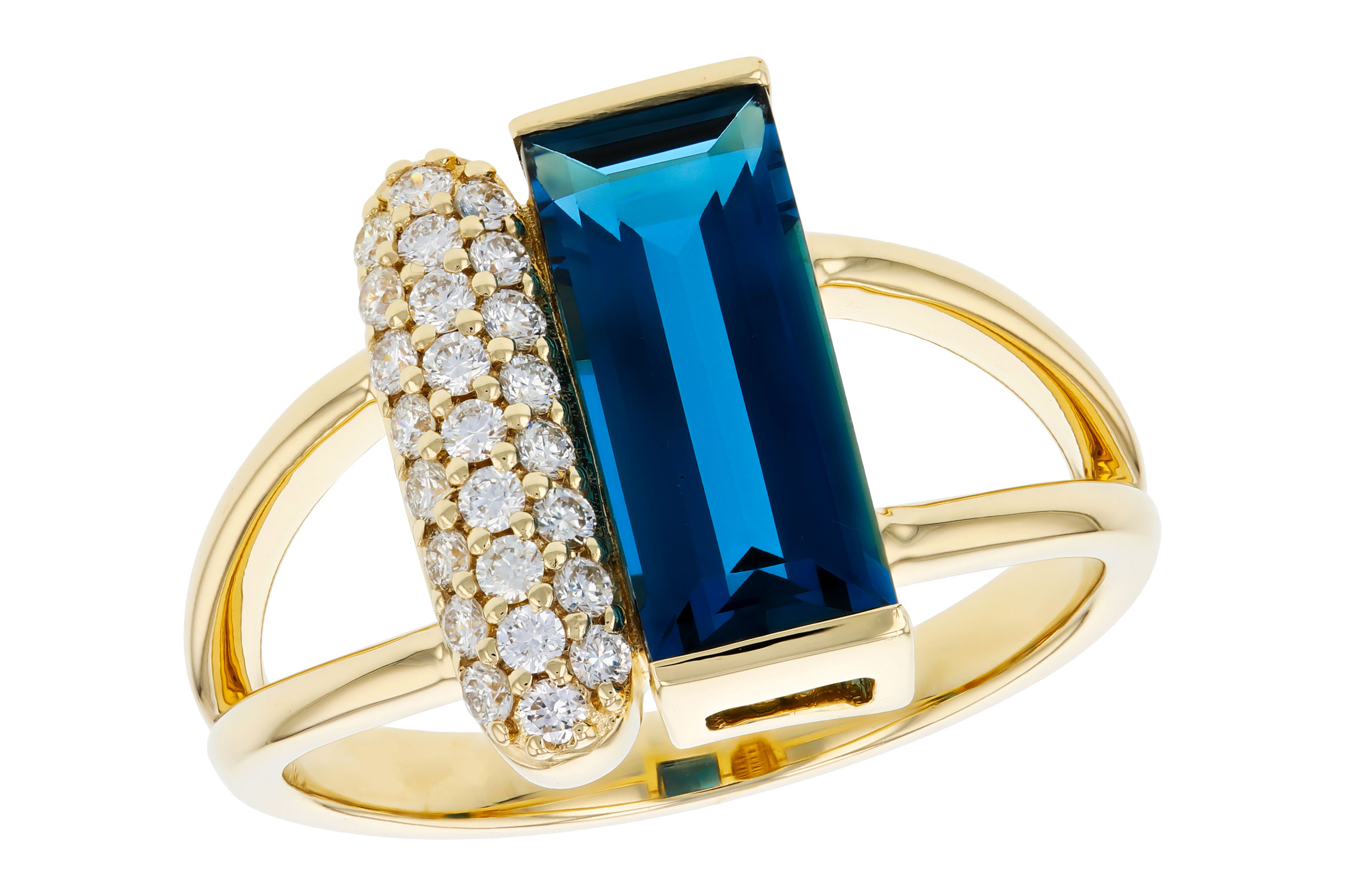 A276-11475: LDS RG 2.67 LONDON BLUE TOPAZ 2.92 TGW (12x5MM BT)