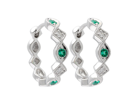 E187-01520: EARRINGS .13 EMERALD .18 TGW