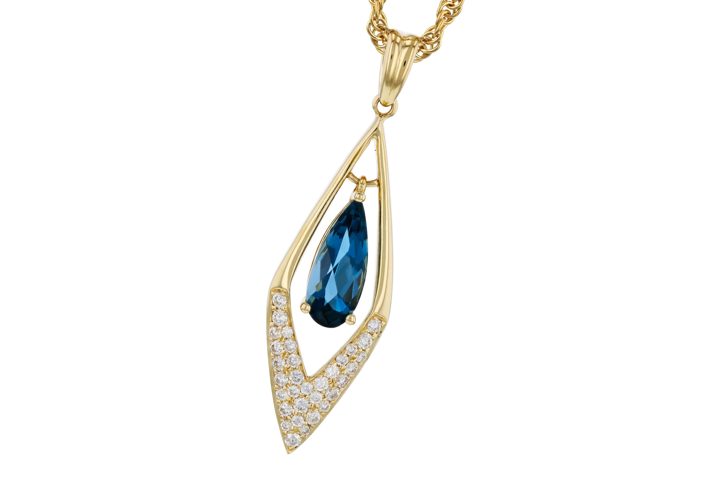 K276-11483: NECK .85 LONDON BLUE TOPAZ 1.02 TGW (10x4MM LBT)